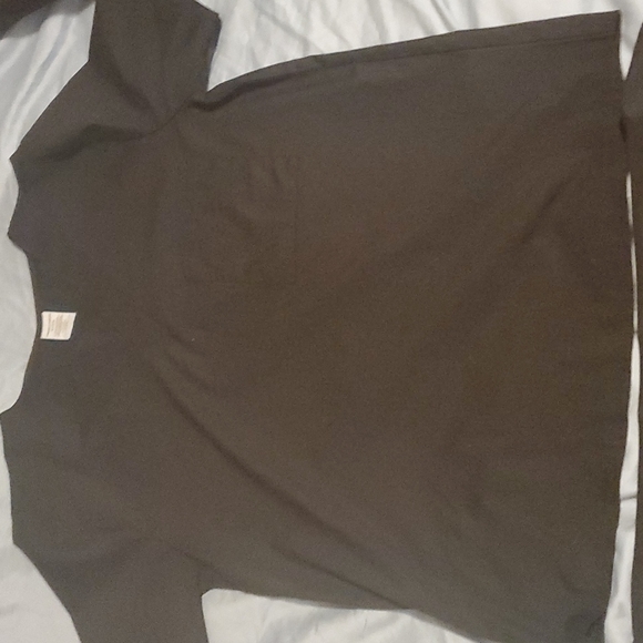 2 BLACK SCRUB TOPS LIKE NEW - Picture 4 of 5